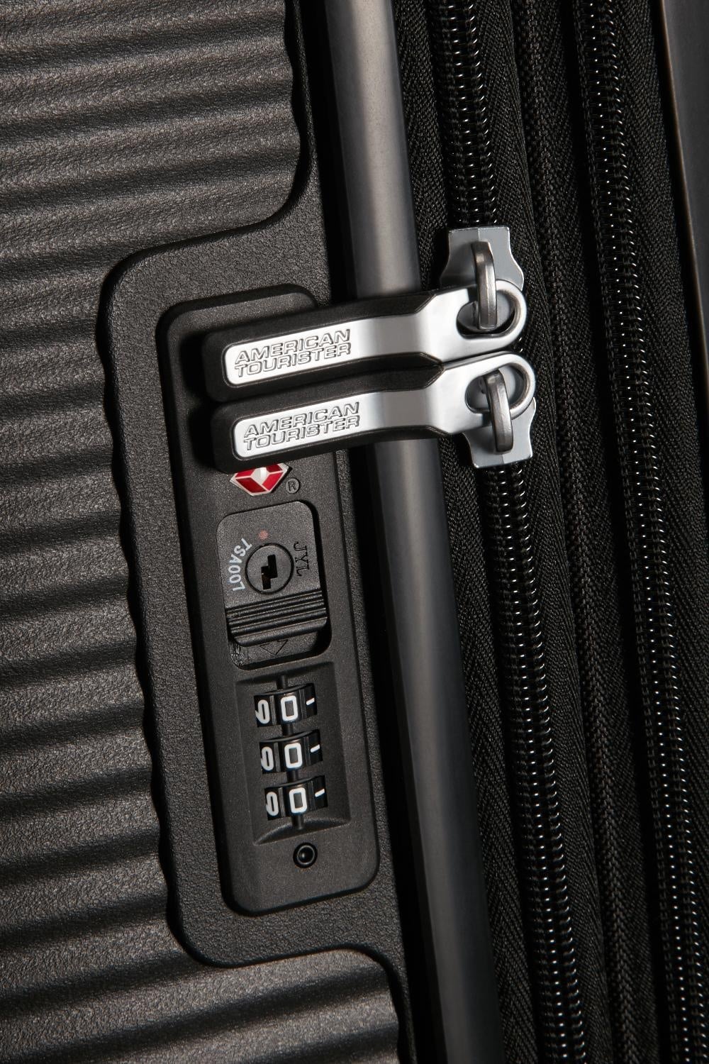 AMERICAN TOURISTER Soundbox 67 cm Spinner Tsa Exp Bass Black