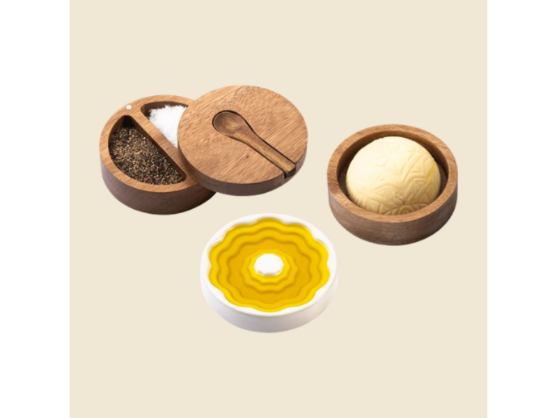 Style de Vie Kermakieken-Schale für Olivenöl sowie Schale aus Akazienholz für Butter, Pfeffer und Salz.