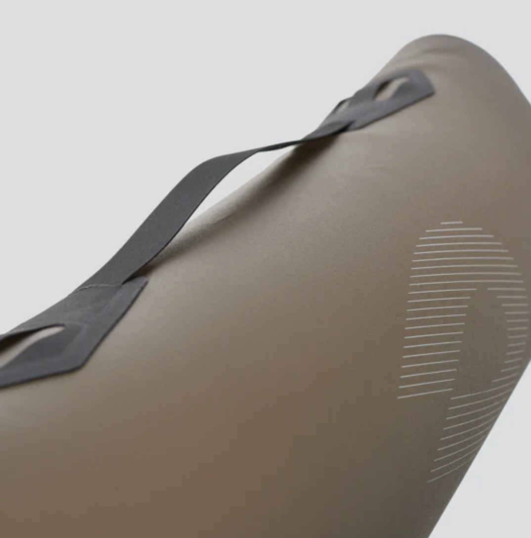 Seeker 4L (Mammoth Grey)