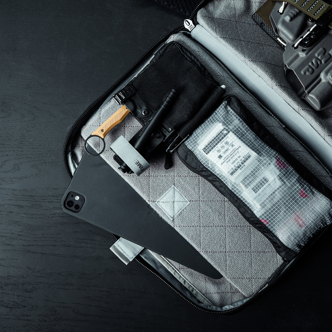 Fade Brief Shoulder Bag (Black)