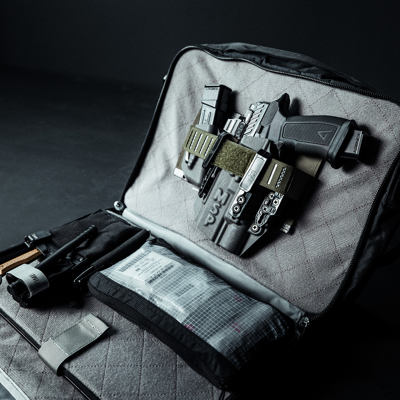 Fade Brief Shoulder Bag (Black)