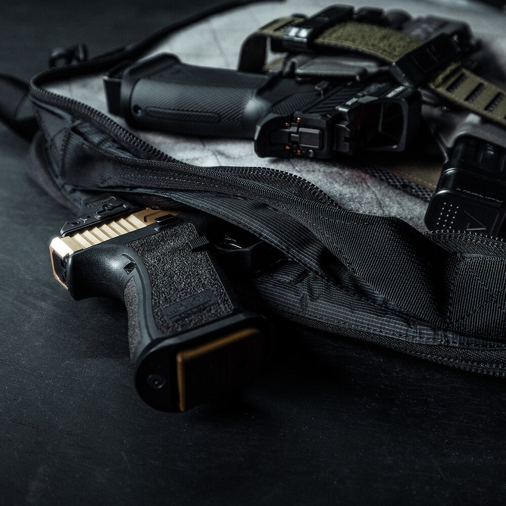 Fade Brief Shoulder Bag (Black)